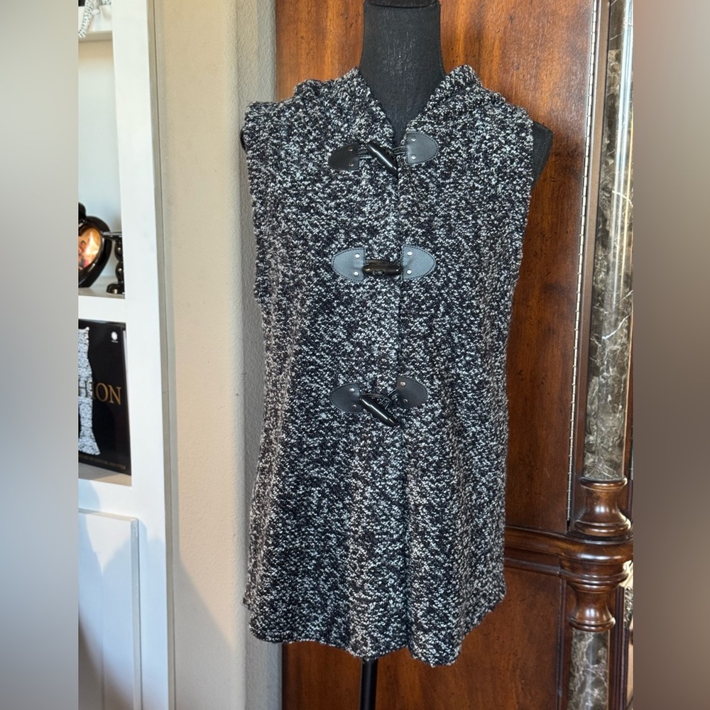 Peck & Peck Black and White Textured Hoodie Vest